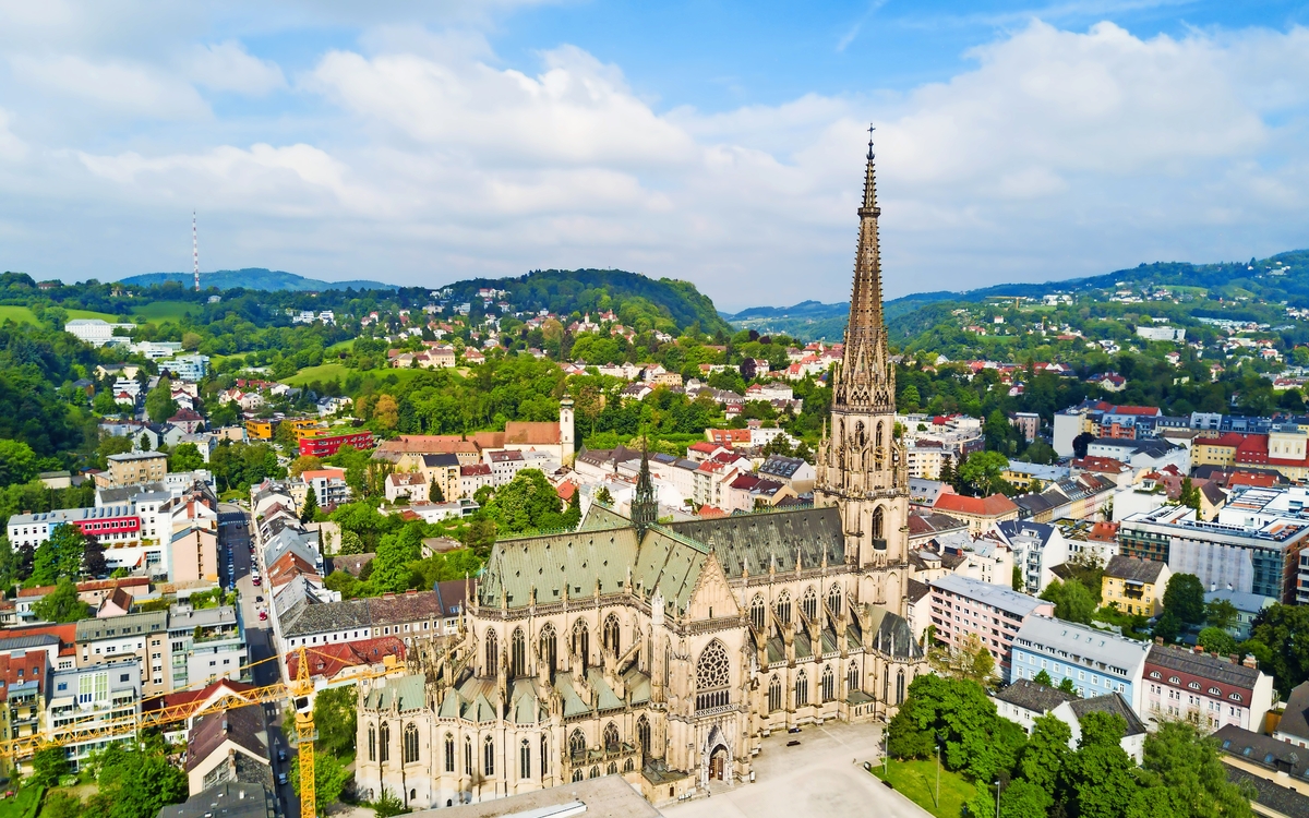 Linzer Mariendom - © saiko3p - stock.adobe.com