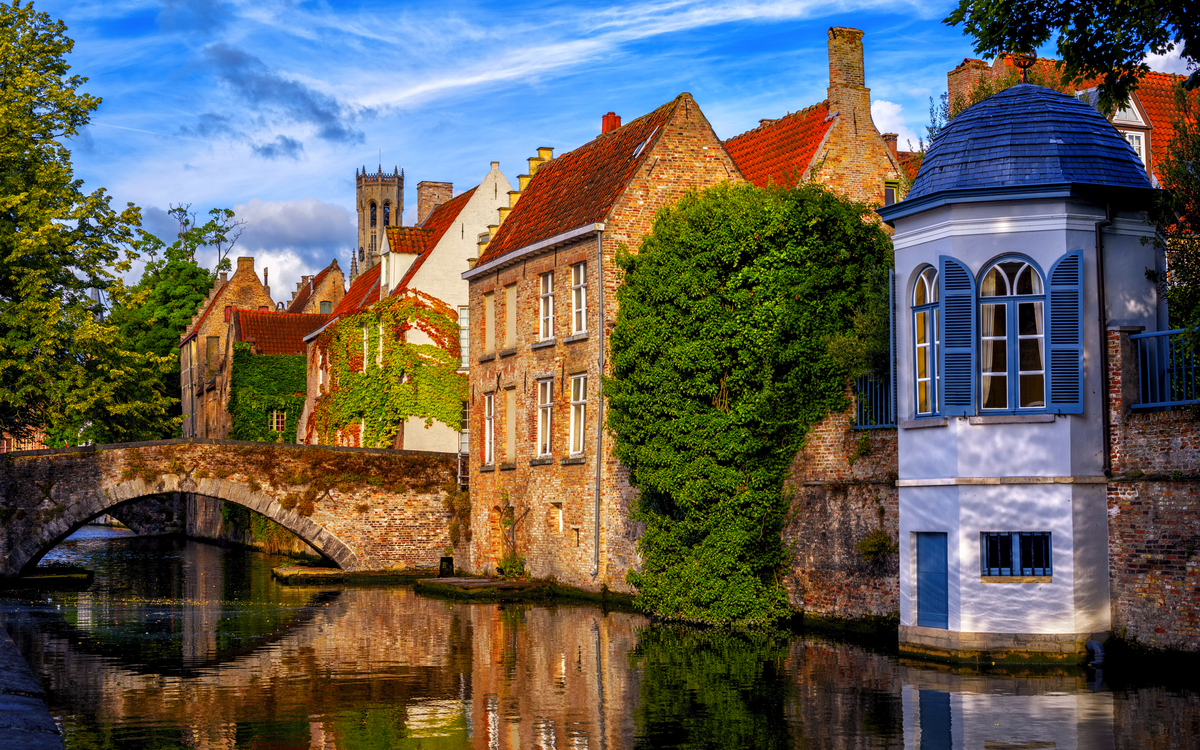 Historische Backsteinhäuser in Brügges mittelalterlicher Altstadt,Belgien - ©Boris Stroujko - stock.adobe.com