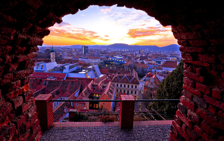 Blick vom Schlossberg auf Graz, Österreich - ©xbrchx - stock.adobe.com