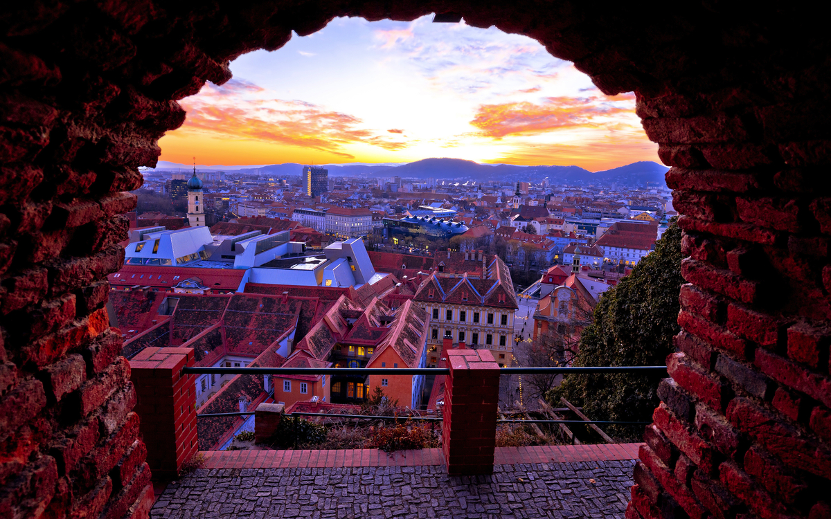 Blick vom Schlossberg auf Graz, Österreich - ©xbrchx - stock.adobe.com