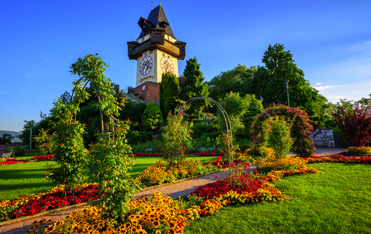 Wahrzeichen von Graz: Uhrturm auf dem Schlossberg - ©Boris Stroujko - stock.adobe.com