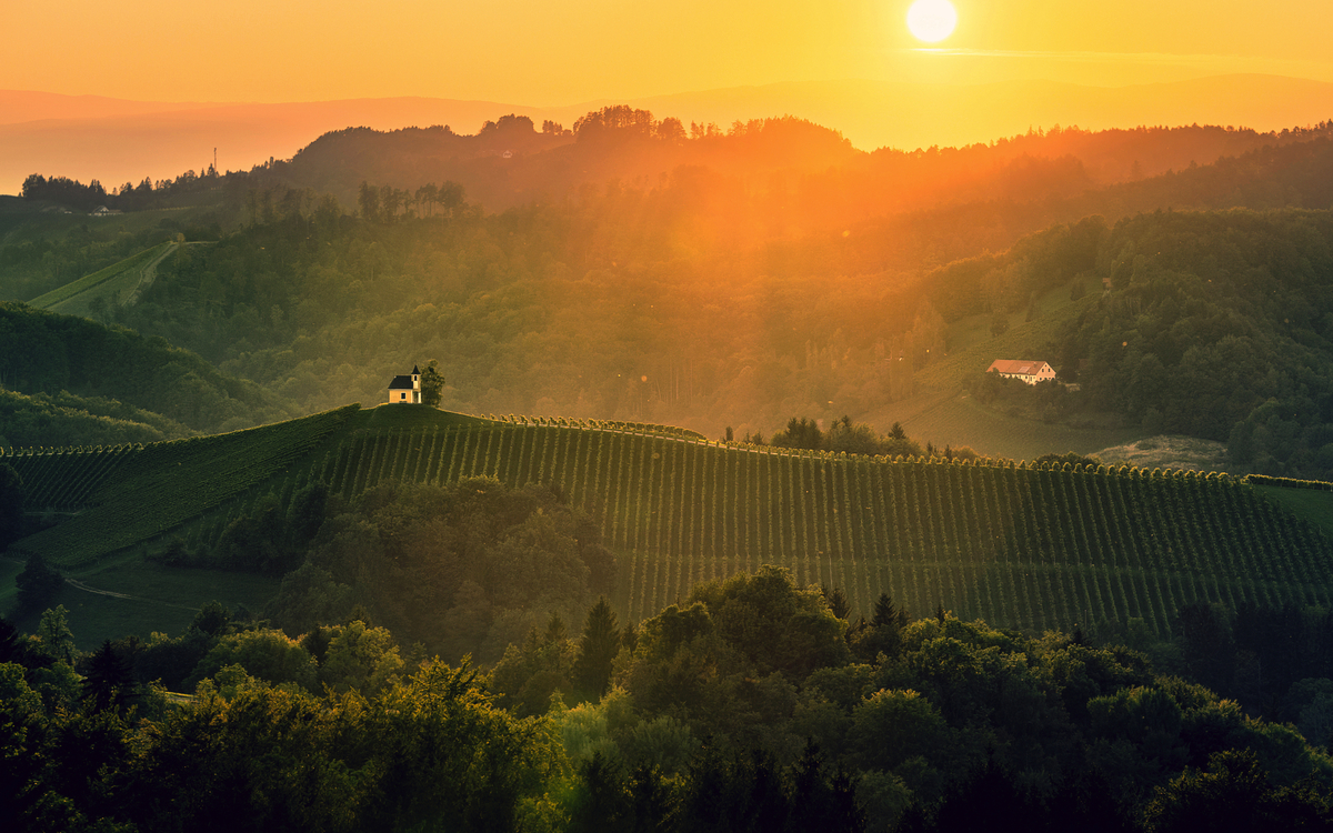 Sonnenuntergang in der Südsteiermark - © Markus - stock.adobe.com