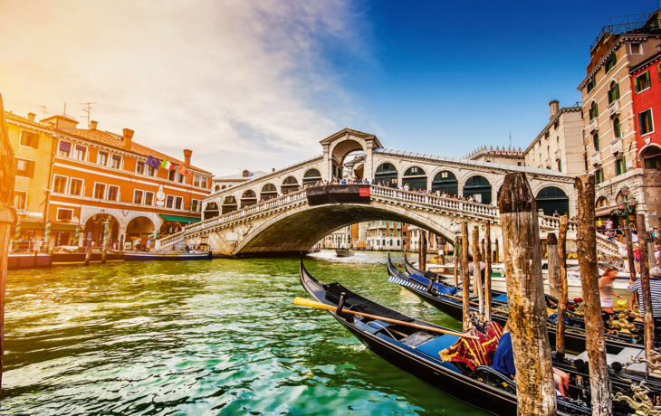 Canal Grande mit der Rialto-Brücke bei Sonnenuntergang,Venedig,Italien - © JFL Photography - Fotolia