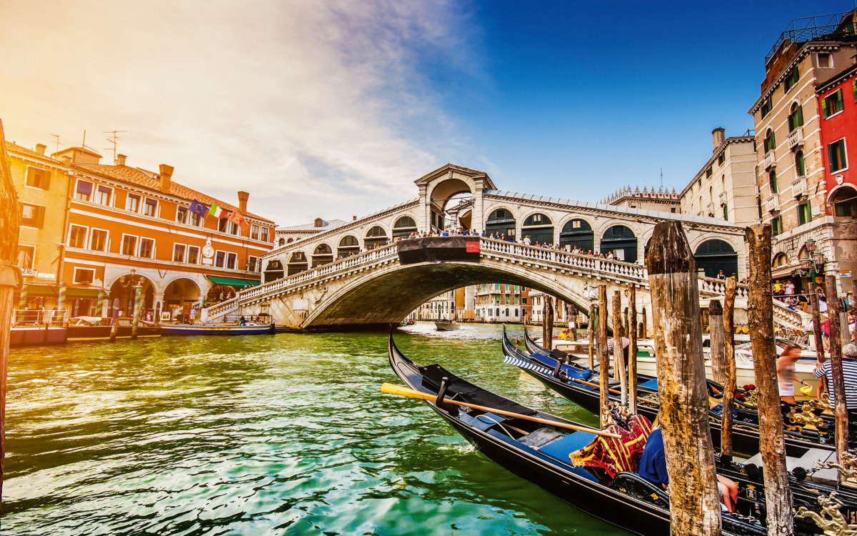 Canal Grande mit der Rialto-Brücke bei Sonnenuntergang,Venedig,Italien - © JFL Photography - Fotolia