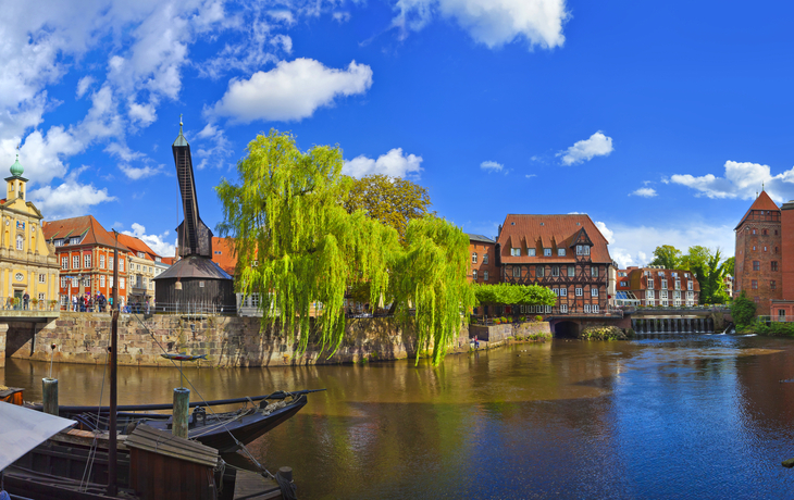 Alter Kran im Lüneburger Hafen - ©Composer - stock.adobe.com