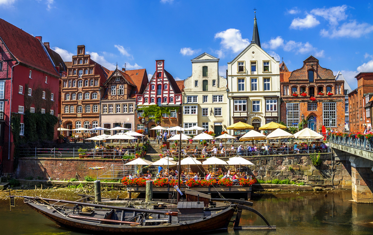 Stintmarkt am Lüneburger Hafen - ©Sina Ettmer - stock.adobe.com