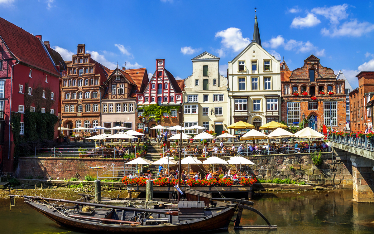 Stintmarkt am Lüneburger Hafen - ©Sina Ettmer - stock.adobe.com