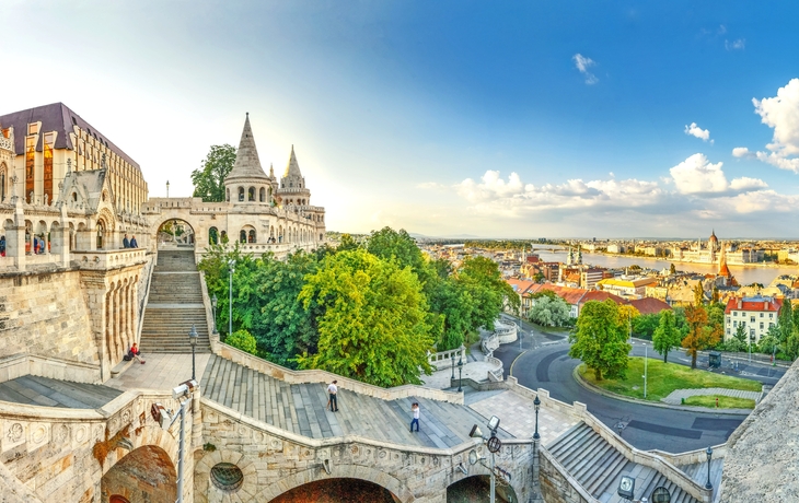 Budapest, Fischerbastei, Panorama über Budapest, - © pure-life-pictures - stock.adobe