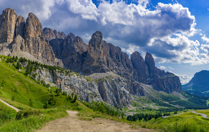 © Harald Tedesco - stock.adobe.com - Grödner Joch - Nationalpark Dolomiten