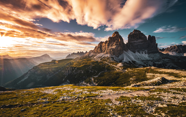 Drei Zinnen Blick in zum Anbruch der goldenen Stunde - © 2022 Michael Lutz