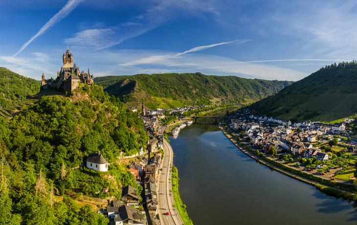 Blick auf die Reichsburg Cochem und die Mosel - © Dominik Ketz / Rheinland-Pfalz Tourismus GmbH