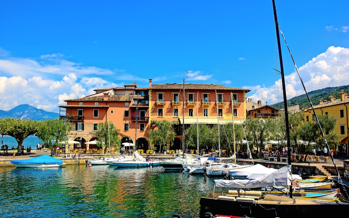 Torri del Benaco am Gardasee, Italien - © Traumbild - Fotolia