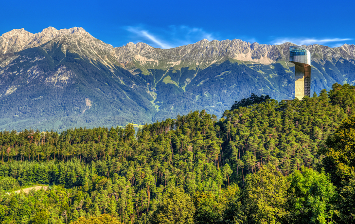 Aussichtsturm auf dem Bergisel in Tirol - © Herby Meseritsch - stock.adobe.com