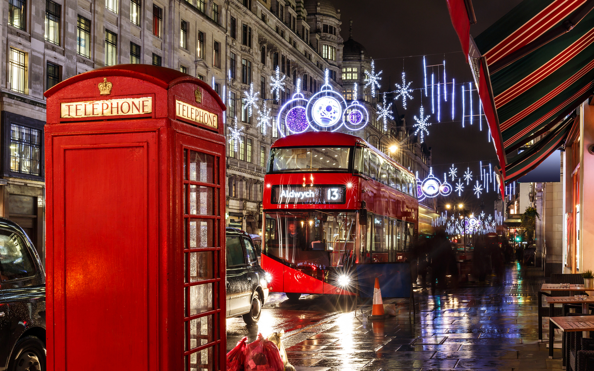 Weihnachtsbeleuchtung auf Londoner Straßen - © Alexey Fedorenko - stock.adobe.com